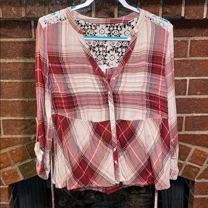 Plaid blouse with lace on the back